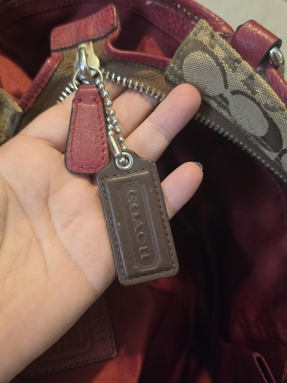 Coach Park Signature Carrie Tote Beige With Burgundy Trim - Picture 7 of 12